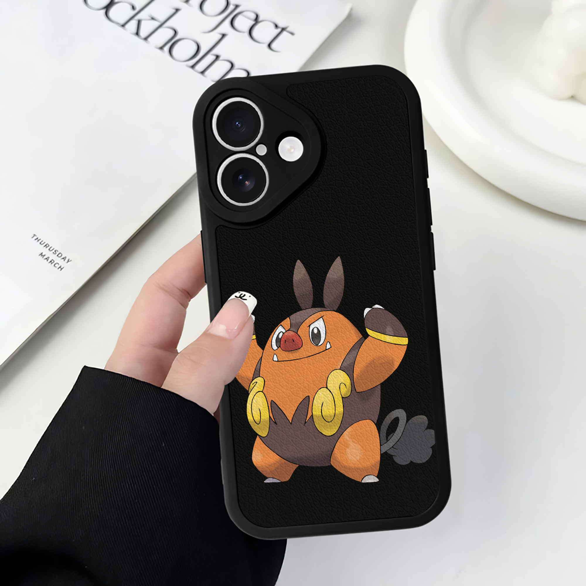 （画像用） ポケットモンスター Pokémon 【iPhone 16シリーズ対応】シリコンスマホケース（レザー調） 材質：シリコン